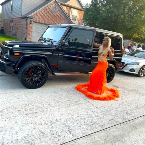 My daughter had this custom made on 5/25/2022. Her prom was 5/27/2022 worn3hrs. - Picture 1 of 2